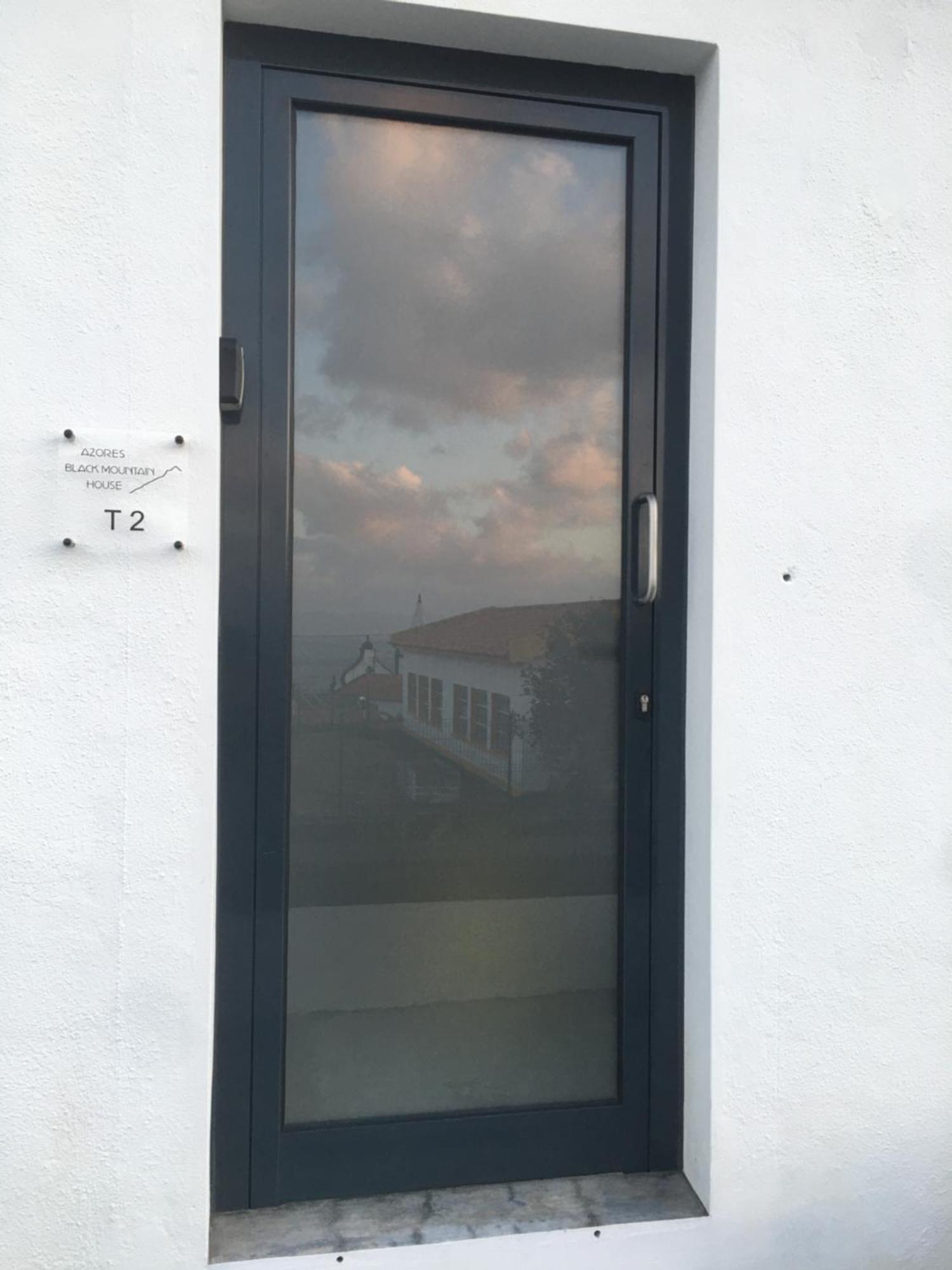 Azores Black Mountain House, Estudio E T2 Ilha Do Pico Apartment *